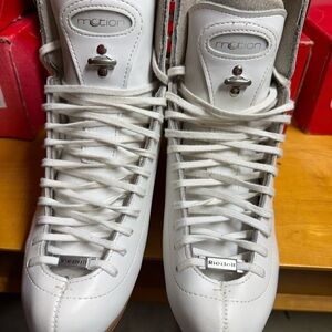 Riedell motion ice skating boots women’s 7M. No blades!
